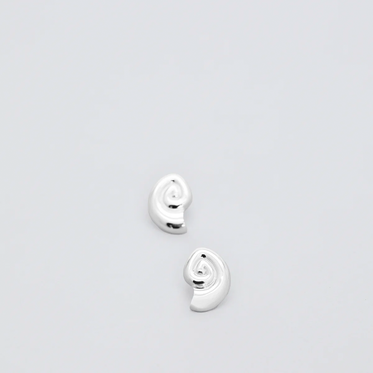 Shade Stud
