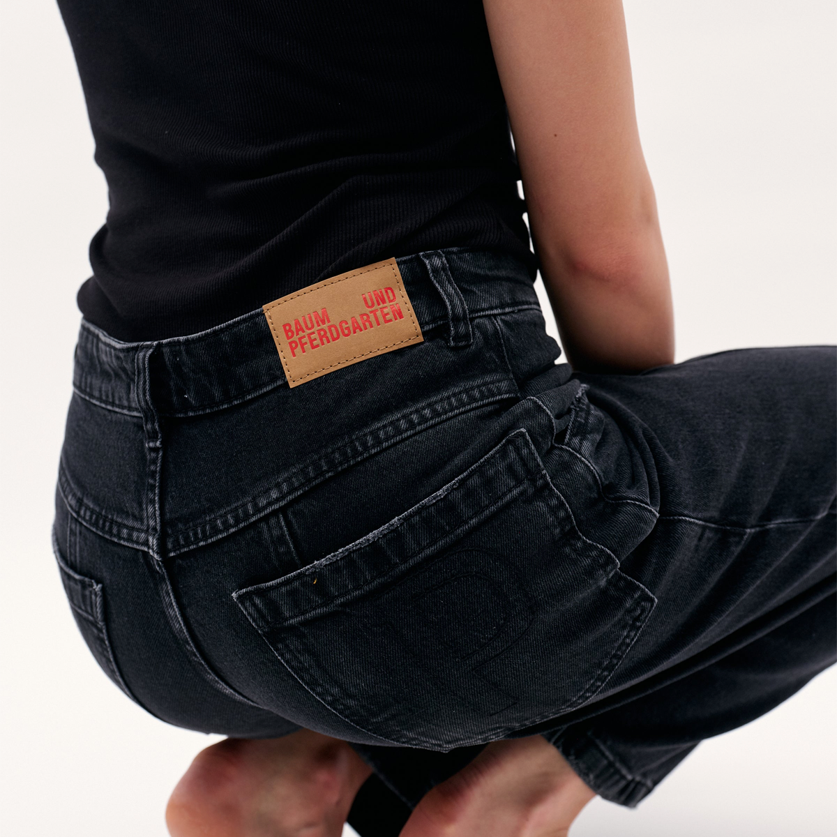 NO 02 Jeans, Blacked Washed Denim