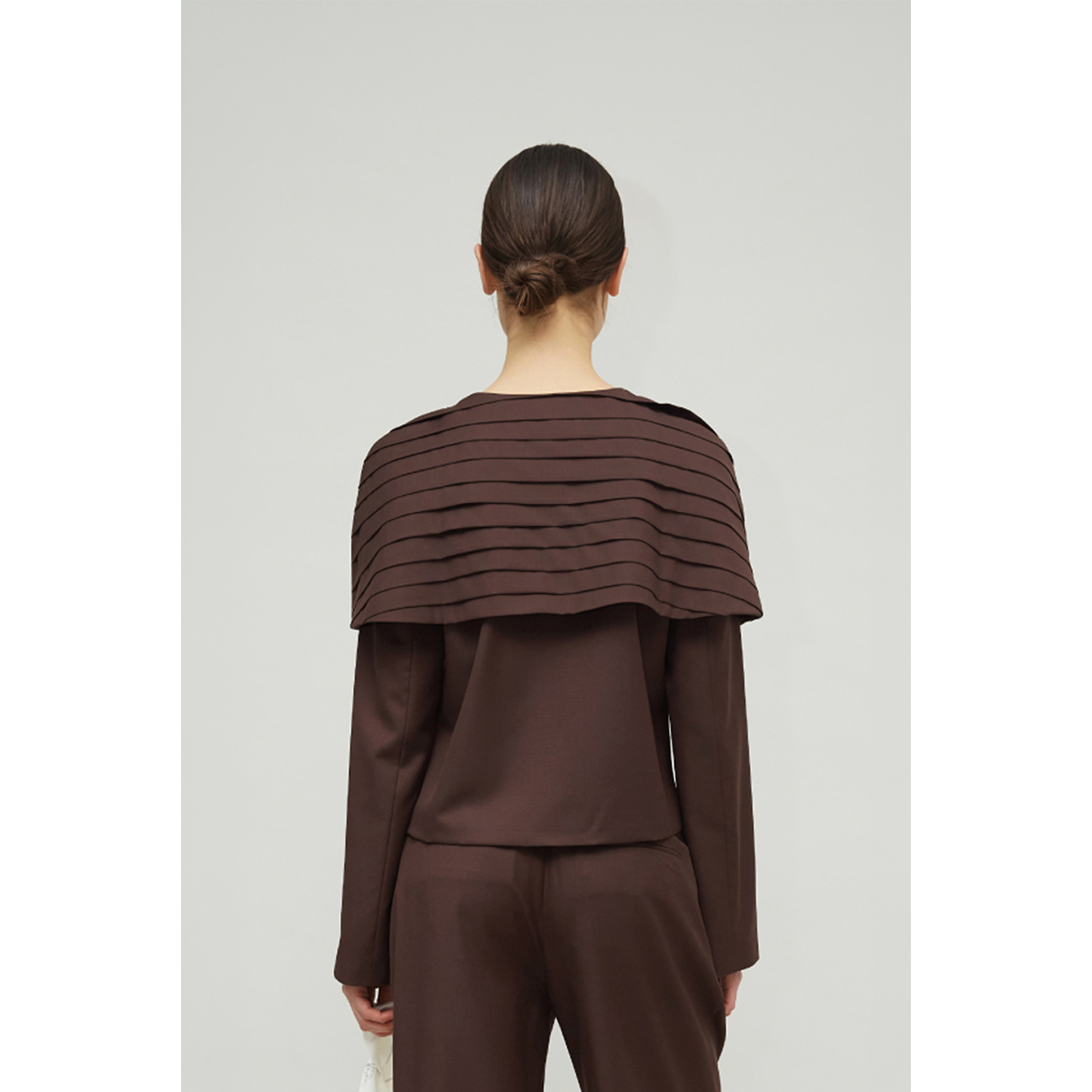 Eleonora Blazer, Brown