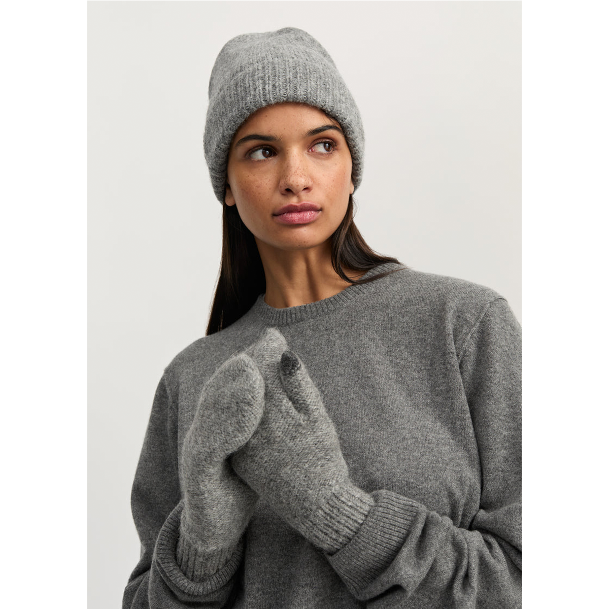 Sadie mittens, llama, Light Grey